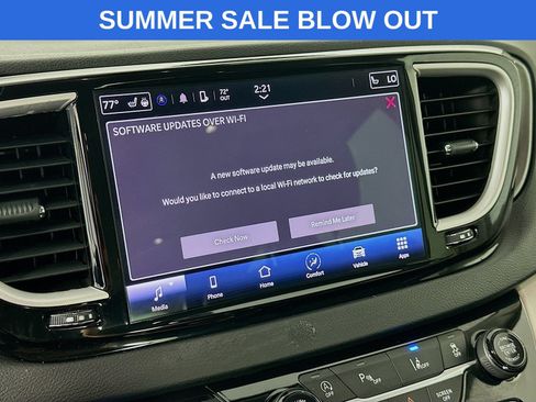 Used 2023 Chrysler Pacifica Touring-L FWD image 15