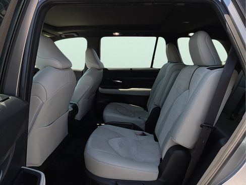 Used 2025 Toyota Grand Highlander AWD Hybrid image 11