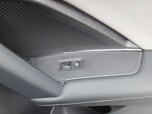 New 2025 Volkswagen Tiguan SE R-Line image 35