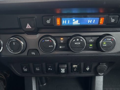 Used 2019 Toyota Tacoma TRD Off-Road image 24