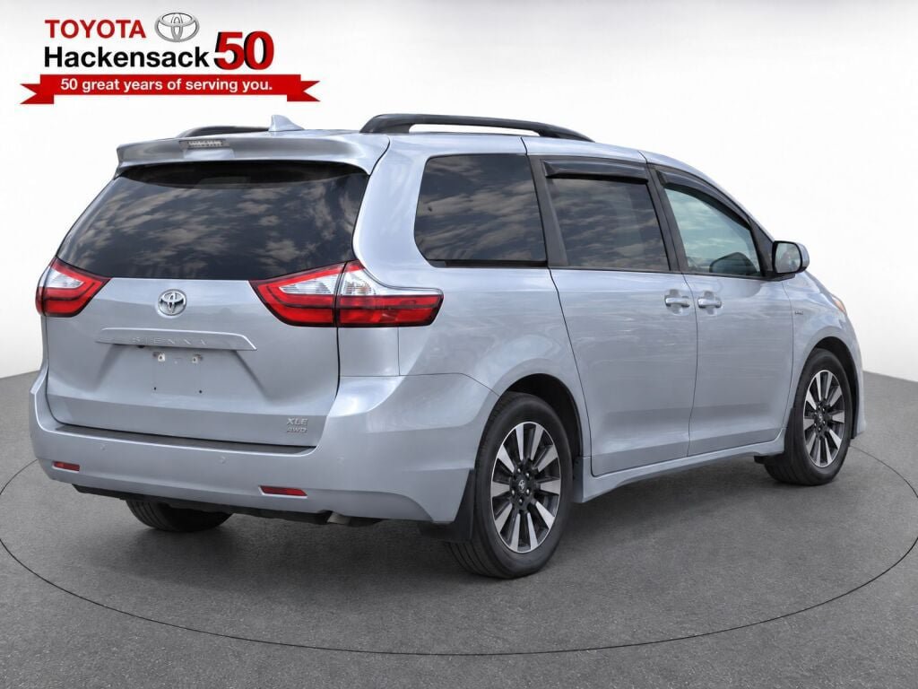 Used 2019 Toyota Sienna XLE w/ XLE Navigation Package AWD/4WD image 4