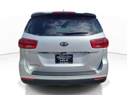 Used 2020 Kia Sedona L image 5