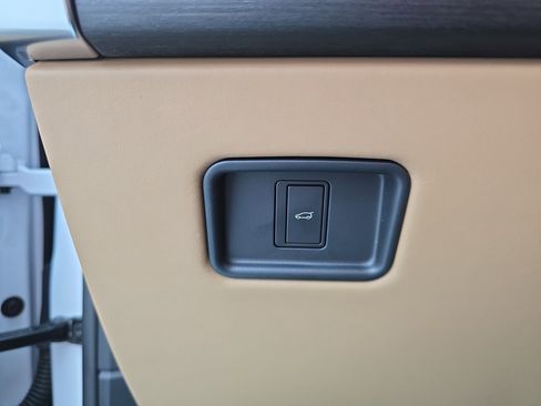 Certified 2025 Land Rover Range Rover Long Wheelbase Autobiography image 26