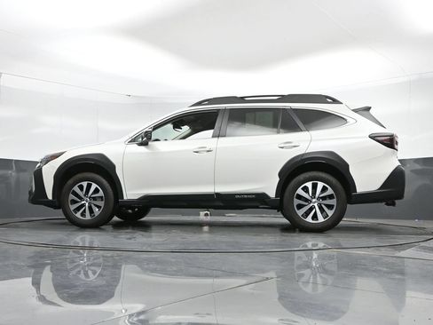 Used 2025 Subaru Outback Premium AWD/4WD image 45