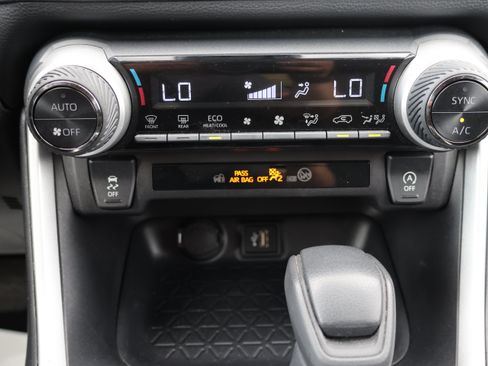 Used 2025 Toyota RAV4 XLE FWD image 34