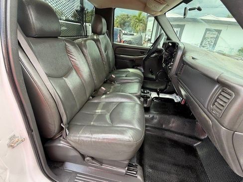 Used 2005 GMC Sierra 3500 W/T w/ Skid Plate Package image 18