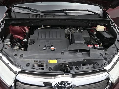 Used 2016 Toyota Highlander XLE AWD/4WD image 14