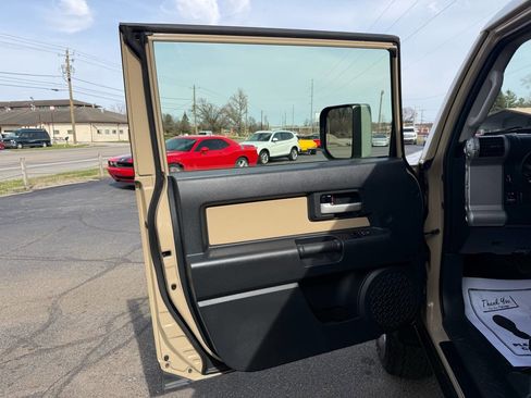 Used 2014 Toyota FJ Cruiser 4WD w/ Upgrade Package image 46