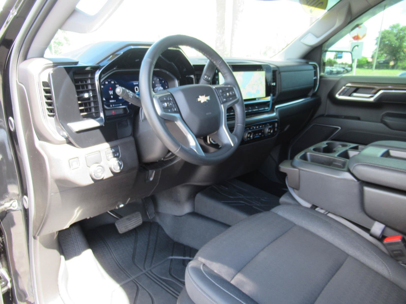 Used 2025 Chevrolet Silverado 1500 LT RWD image 20