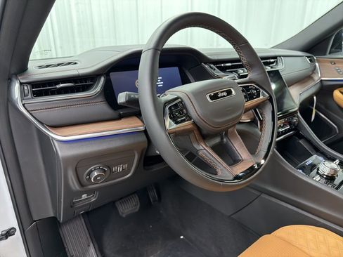 New 2025 Jeep Grand Cherokee L Summit w/ Advanced Protech Group IV image 22