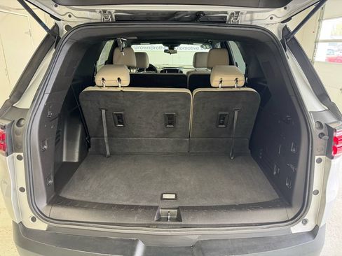Used 2022 Chevrolet Traverse LS AWD/4WD image 5