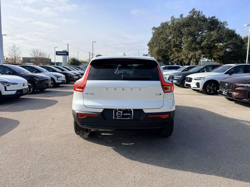 New 2026 Volvo XC40 B5 Core image 5