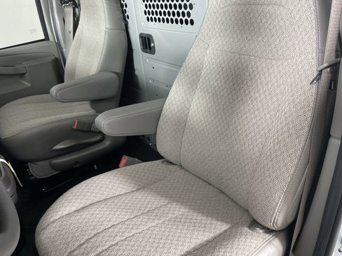 New 2025 GMC Savana 2500 w/ Driver Convenience Package RWD image 19