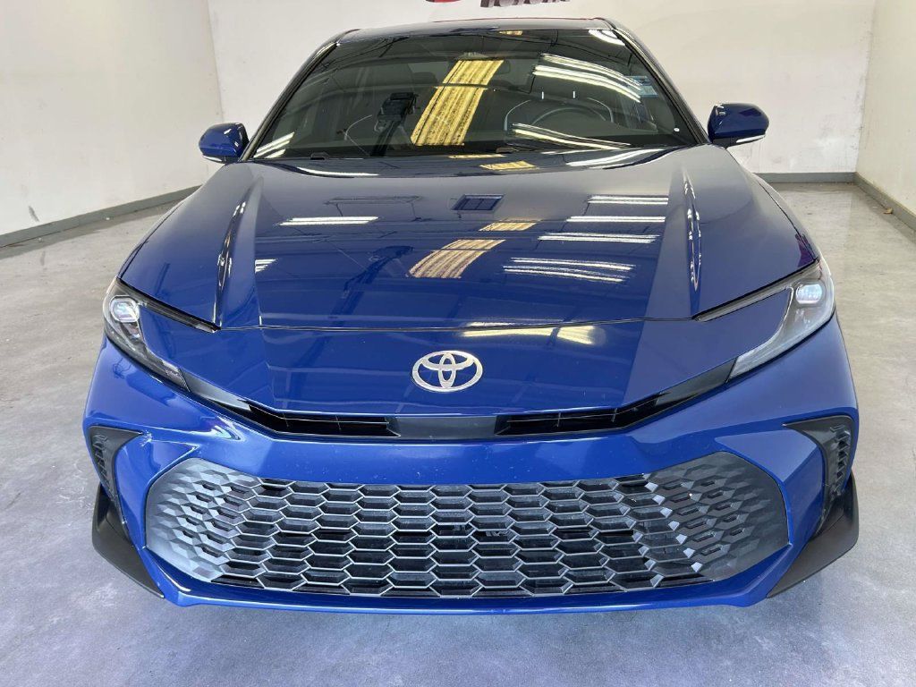 Used 2025 Toyota Camry SE FWD image 8