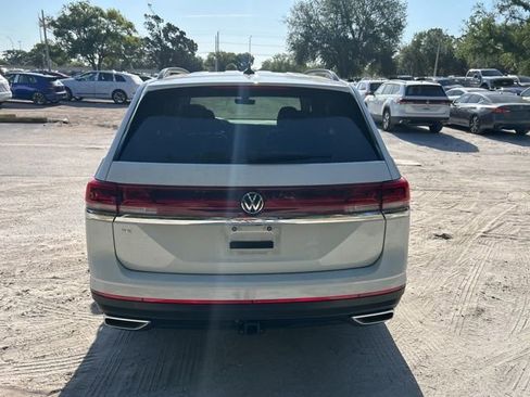 Used 2024 Volkswagen Atlas SE image 18