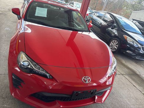 Used 2017 Toyota 86 image 3