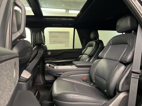 New 2026 Lincoln Navigator Reserve AWD/4WD image 37