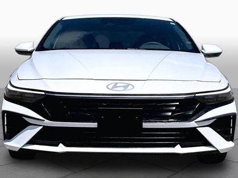 Used 2024 Hyundai Elantra SE FWD image 4