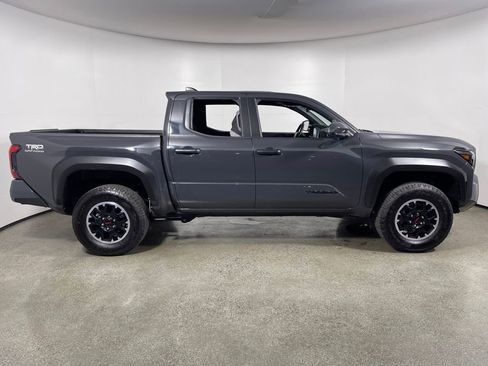 Certified 2025 Toyota Tacoma TRD Off-Road image 2