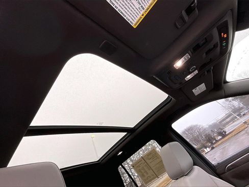 Used 2023 Chevrolet Tahoe Z71 w/ Luxury Package image 22