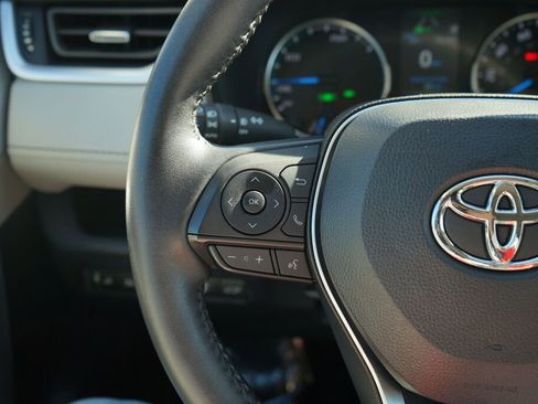 Used 2022 Toyota RAV4 XLE Premium image 24