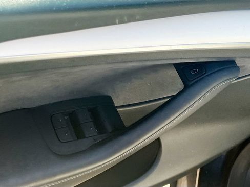 Used 2024 Tesla Model Y Long Range RWD image 18