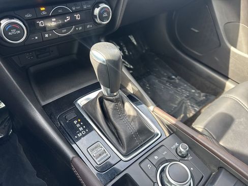 Used 2018 MAZDA MAZDA3 Touring image 15