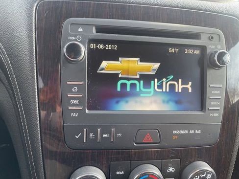 Used 2016 Chevrolet Traverse LT w/ Style and Technology Package image 12