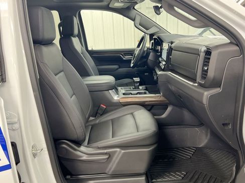 Used 2025 Chevrolet Silverado 1500 LT Trail Boss w/ LT Trail Boss Premium Package AWD/4WD image 23