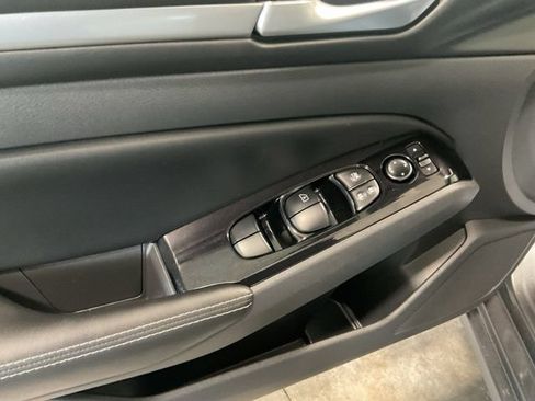 Used 2023 Nissan Altima 2.5 SV AWD/4WD image 17