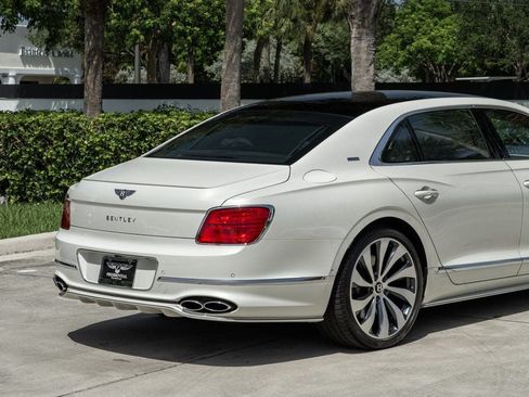 Used 2023 Bentley Flying Spur V8 AWD/4WD image 7