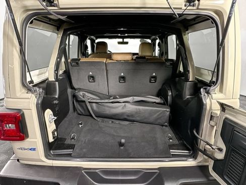 Used 2022 Jeep Wrangler Unlimited Sahara AWD/4WD image 32