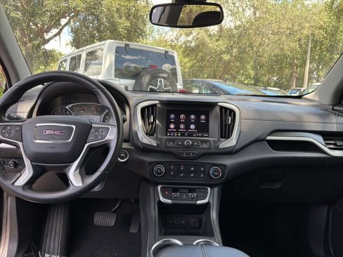 Used 2024 GMC Terrain SLE FWD image 32
