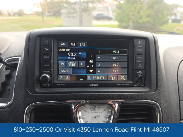 Used 2016 Chrysler Town & Country S w/ Driver Convenience Group FWD image 21