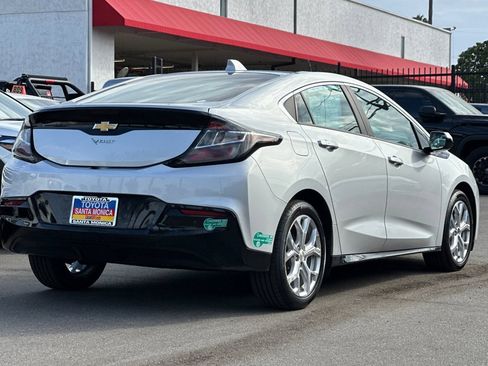 Used 2017 Chevrolet Volt Premier FWD image 4
