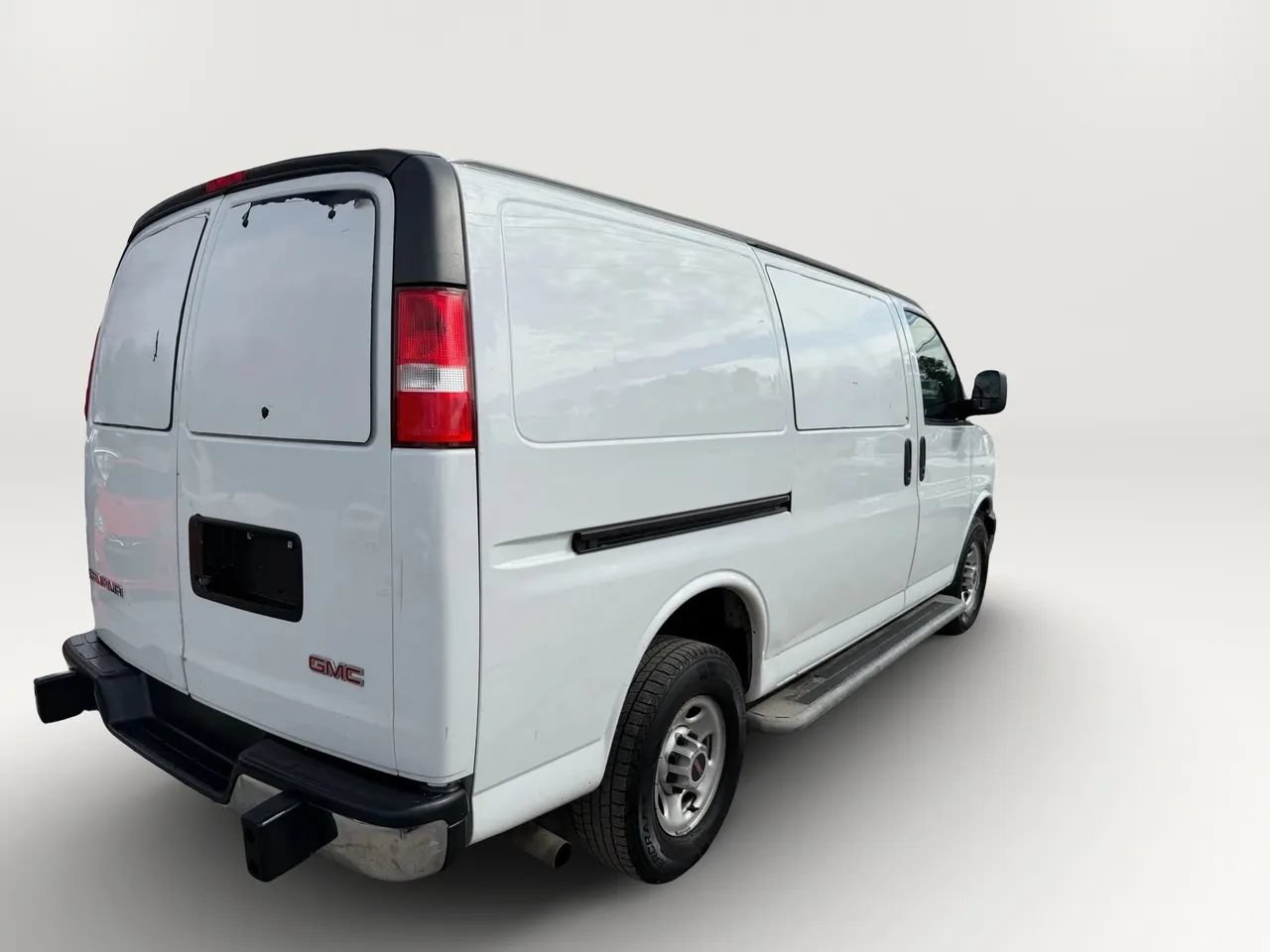 Used 2019 GMC Savana 2500 w/ Driver Convenience Package RWD image 3
