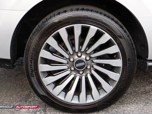 Used 2018 Lincoln Navigator Reserve w/ Technology Package AWD/4WD image 11