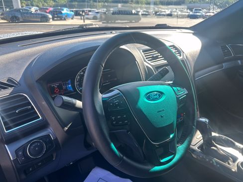 Used 2016 Ford Explorer Limited w/ Equipment Group 301A FWD image 16