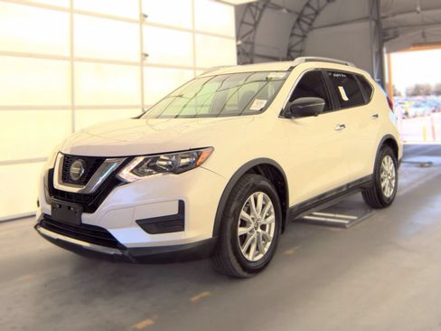 Used 2018 Nissan Rogue SV w/ Premium Package FWD image 1