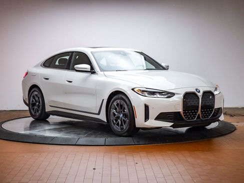 Used 2023 BMW i4 eDrive40 w/ Premium Package image 6