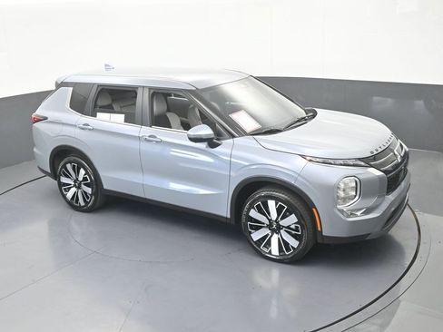 Used 2025 Mitsubishi Outlander SE FWD image 61