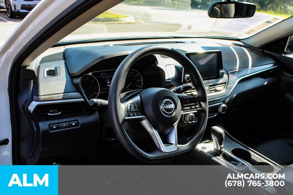 Used 2025 Nissan Altima 2.5 SV FWD image 29
