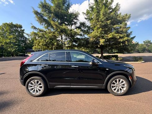 Used 2021 Cadillac XT4 Luxury w/ Cold Weather Package AWD/4WD image 3