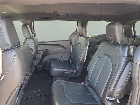 New 2026 Chrysler Pacifica Select w/ S Appearance Package image 10