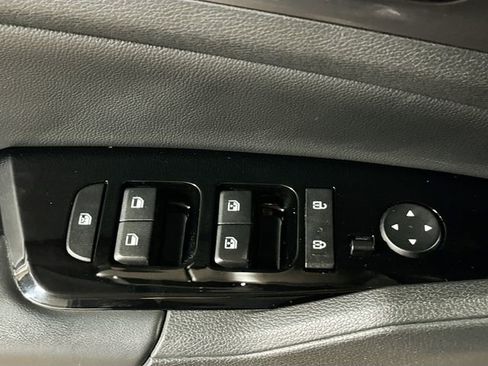 Used 2023 Kia Sportage EX image 18