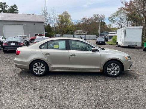 Used 2015 Volkswagen Jetta SE FWD image 4