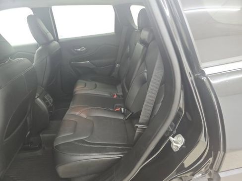 Used 2021 Jeep Cherokee Latitude Lux w/ Comfort/Convenience Group AWD/4WD image 3