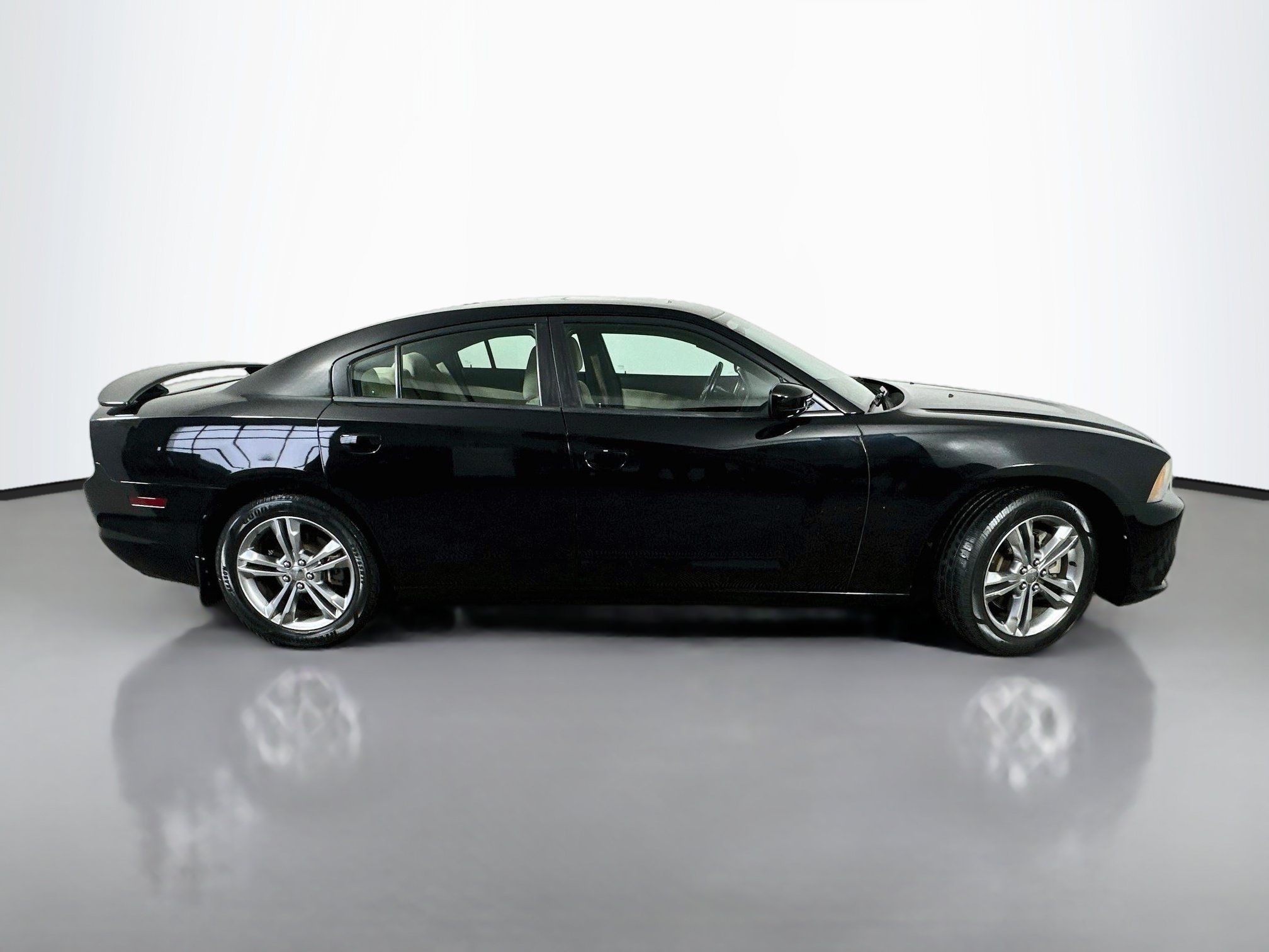Used 2013 Dodge Charger SXT w/ Beats Audio Group AWD/4WD image 8