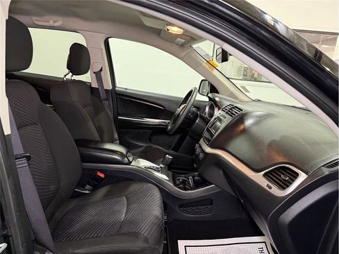 Used 2019 Dodge Journey SE image 29