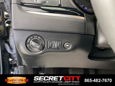 Used 2023 Chrysler 300 S w/ Comfort Group RWD image 14